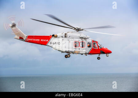 Une vue d'un Augusta HM Coastguard recherche et sauvetage Hélicoptère Anglais Channel Royaume-Uni Banque D'Images