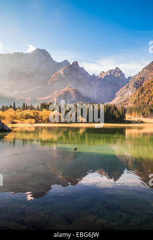 L'automne est à venir dans les Alpes italiennes Banque D'Images