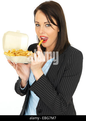 Attractive Woman eating chips à emporter Banque D'Images