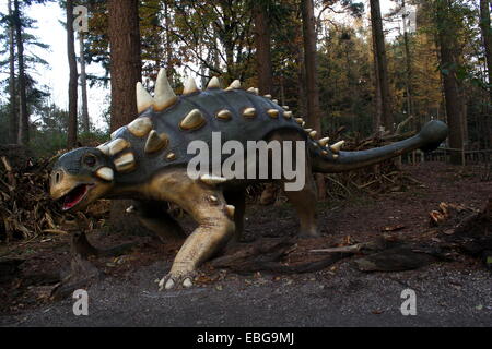 Euoplocephalus, réaliste et en taille à Dinopark statue dino Zoo Amersfoort, Pays-Bas (Crétacé) ère Banque D'Images