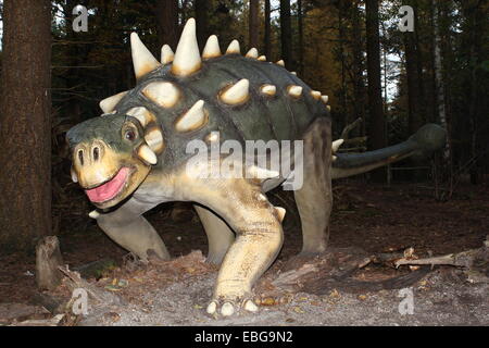 Euoplocephalus, réaliste et en taille à Dinopark statue dino Zoo Amersfoort, Pays-Bas (Crétacé) ère Banque D'Images