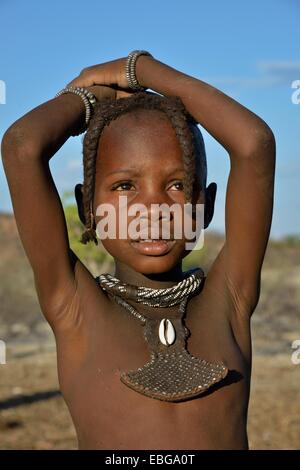 Jeune fille Himba, portrait, Omohanja, Kaokoland, Kunene, Namibie Banque D'Images