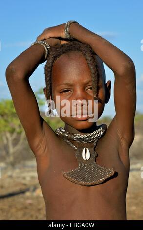 Jeune fille Himba, portrait, Omohanja, Kaokoland, Kunene, Namibie Banque D'Images