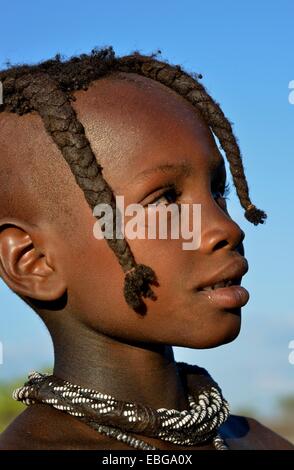 Jeune fille Himba, portrait, Omohanja, Kaokoland, Kunene, Namibie Banque D'Images