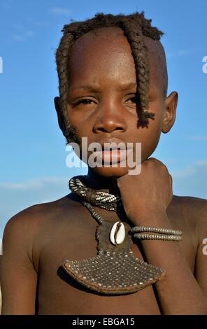 Jeune fille Himba, portrait, Omohanja, Kaokoland, Kunene, Namibie Banque D'Images