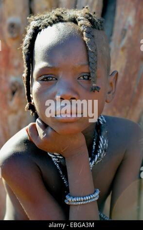 Jeune fille Himba, portrait, Omohanja, Kaokoland, Kunene, Namibie Banque D'Images