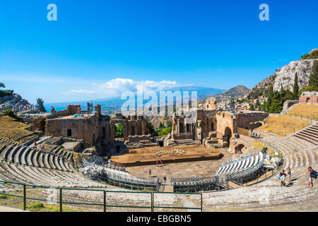 L'Etna à partir de l'amphithéâtre grec, Taormina, Sicile Banque D'Images