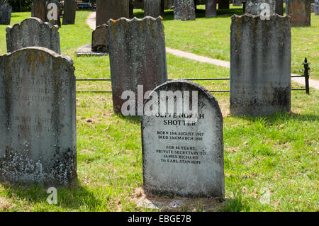 La tombe de Norah Olive Shotter, Earl Stanhope, secrétaire particulier d'un dans le lot familial à l'Église. Chevening Banque D'Images