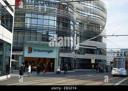 Ko-Bogen magasin Breuninger shopping centre, Düsseldorf, Allemagne. Banque D'Images