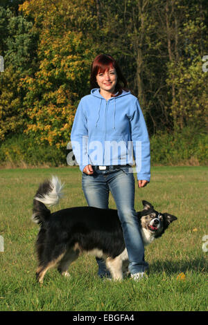 Femme avec Border Collie Banque D'Images