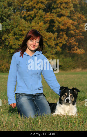 Femme avec Border Collie Banque D'Images