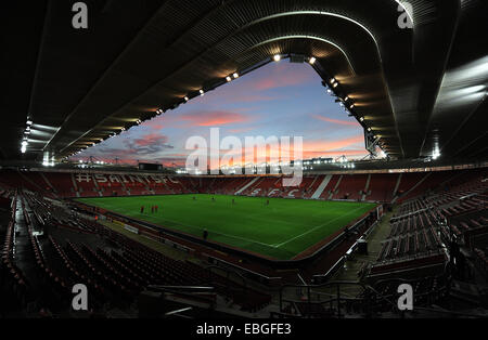 Southampton, UK. 30Th Nov, 2014. Une vue générale de St Mary's Stadium accueil de Southampton FC lors d'un coucher de soleil d'hiver.- Barclays Premier League - Southampton vs Manchester City - St Mary's Stadium - Southampton - Angleterre - 30 novembre 2014 © csm/Alamy Live News Banque D'Images