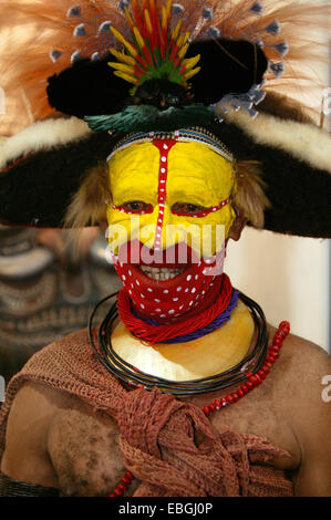 La Papouasie-Nouvelle-Guinée, l'homme de couleur avec Banque D'Images