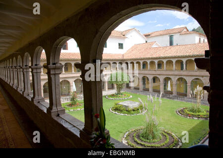 Vue de la cour intérieure du Musée de l'Hôtel Monasterio del Cusco, Pérou, Cusco Banque D'Images