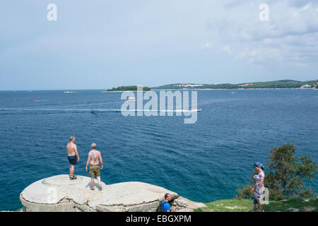 Vue du sommet d'une colline dans la ville romantique de Rovinj est une ville de Croatie située au nord de la mer Adriatique située sur la côte ouest de l'e Banque D'Images