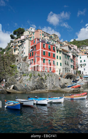Bateaux de pêche Riomaggiore Cinque Terre Ligurie Italie Banque D'Images