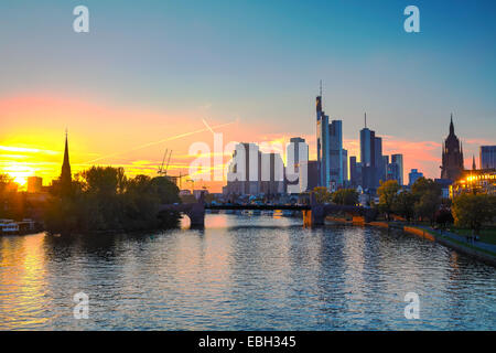 Francfort-sur-Maine cityscape at sunset Banque D'Images