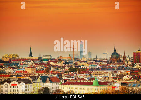 Vue aérienne de Vienne le soir au coucher du soleil Banque D'Images