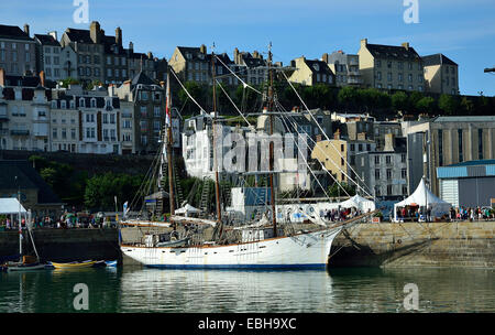 Le Marité (trois-mâts goélette, port d'attache Granville) amarré dans le port de Granville. Ce navire de pêche la morue de Terre-Neuve. Banque D'Images