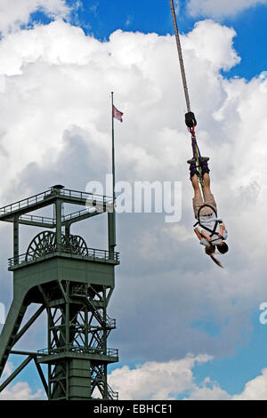 Le saut en avant du châssis dans une fosse Park, Allemagne, Olga-du-Nord-Westphalie, Ruhr, Oberhausen Banque D'Images