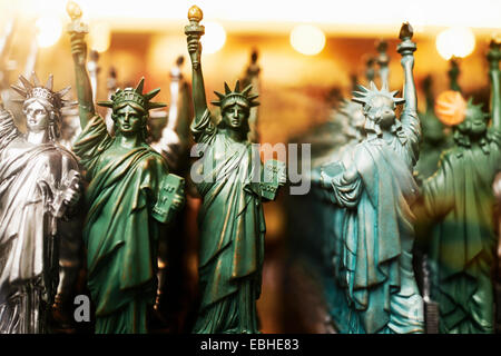 Statue de la liberté, de souvenirs, New York, USA Banque D'Images