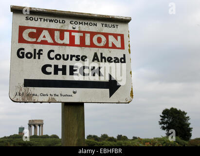 Panneau d'avertissement de danger commun Southwold Suffolk golf Banque D'Images