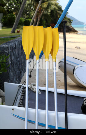 Yellow pédalo sur la plage en Thaïlande à Koh Samui Banque D'Images