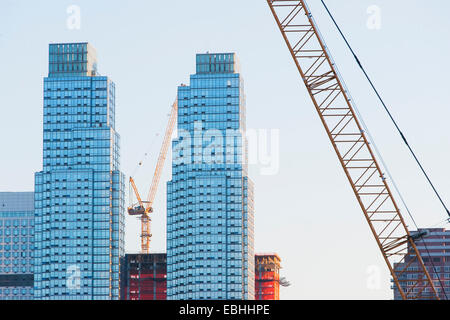 Les grues et les bâtiments, New York, USA Banque D'Images