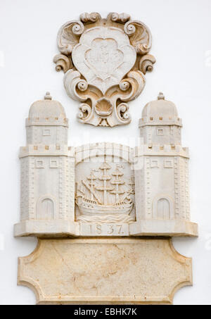 Détail du mur, Camara Municipal (Mairie) à partir de la Praça da República, Tavira, Algarve, Portugal, septembre 2013 Banque D'Images