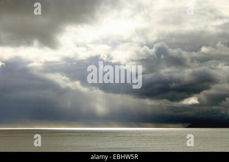 Ciel orageux au-dessus de la mer Banque D'Images