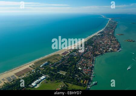 Vue aérienne de l'île du Lido à San Nicolo, lagune de Venise, Italie, Europe Banque D'Images