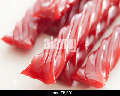 Un close-up de Twizzlers twists candy. Fabriqué par La Compagnie Hershey. Banque D'Images