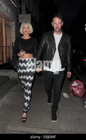 Sarah Harding et petit ami Mark Foster dehors et environ à Mayfair avec : Sarah Harding,Mark Foster Où : London, Royaume-Uni Quand : 29 mai 2014 Banque D'Images