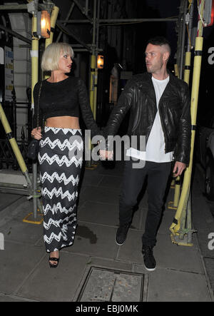 Sarah Harding et petit ami Mark Foster dehors et environ à Mayfair avec : Sarah Harding,Mark Foster Où : London, Royaume-Uni Quand : 29 mai 2014 Banque D'Images