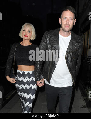 Sarah Harding et petit ami Mark Foster dehors et environ à Mayfair avec : Sarah Harding,Mark Foster Où : London, Royaume-Uni Quand : 29 mai 2014 Banque D'Images