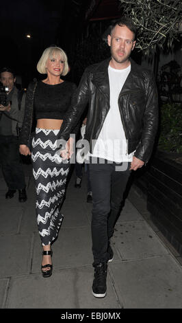 Sarah Harding et petit ami Mark Foster dehors et environ à Mayfair avec : Sarah Harding,Mark Foster Où : London, Royaume-Uni Quand : 29 mai 2014 Banque D'Images