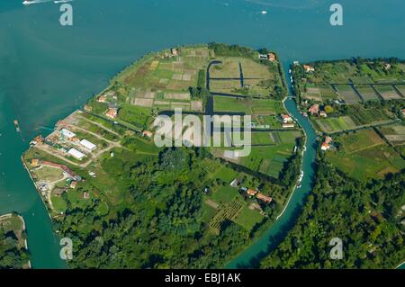 Vue aérienne de l'île Le Vignole, lagune de Venise, Italie, Europe Banque D'Images