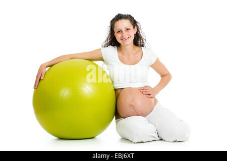 Pregnant woman sitting avec ballon de gymnastique Banque D'Images