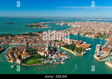 Vue aérienne de Castello, l'Arsenal et du port de l'île de San Pietro di Castello, Venise, Italie, Europe Banque D'Images