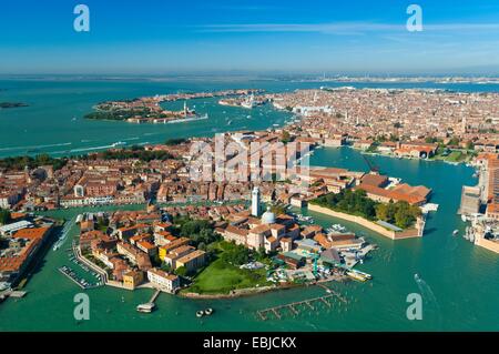 Vue aérienne de Castello, l'Arsenal et du port de l'île de San Pietro di Castello, Venise, Italie, Europe Banque D'Images