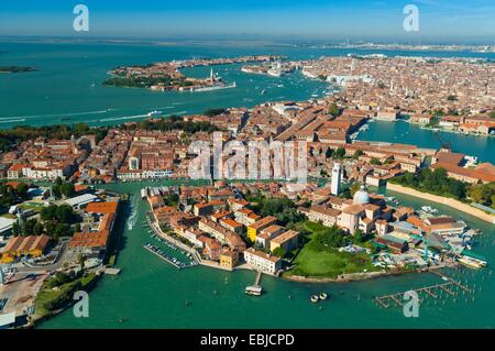 Vue aérienne de Castello, l'Arsenal et du port de l'île de San Pietro di Castello, Venise, Italie, Europe Banque D'Images