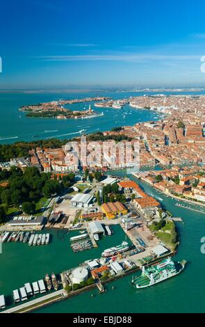 Vue aérienne de Castello, Sant'Elena port et l'île de San Pietro di Castello, Venise, Italie, Europe Banque D'Images
