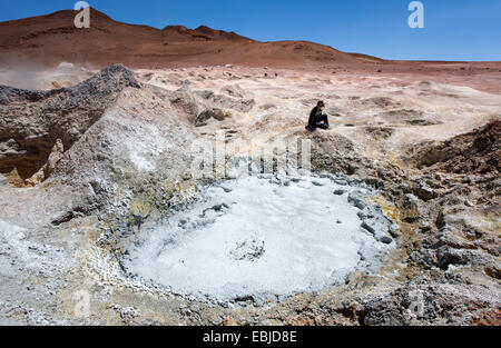 Sol de Mañana zone géothermique. Salar de Uyuni tour. La Bolivie Banque D'Images