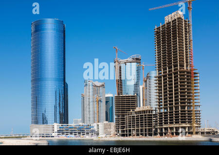 Des tours d'habitation modernes et immeubles de bureaux en construction à Ville des Lumières sur Al Reem Island à Abu Dhabi ÉMIRATS ARABES UNIS Banque D'Images