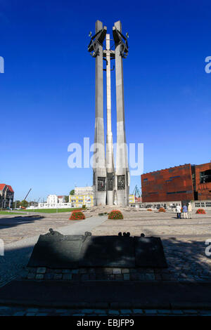 Monument aux Morts ouvriers de chantier naval à la place de la solidarité Plac solidarnosci Gdansk Pologne Banque D'Images