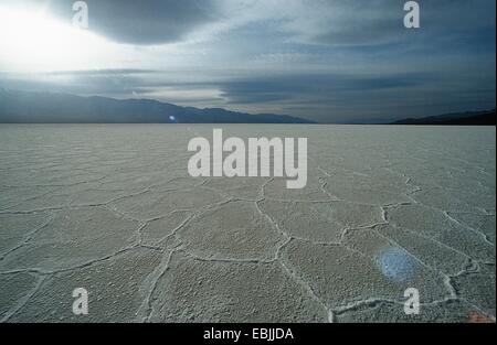 Bassin de Badwater dans la vallée de la mort, le point le plus bas en Amérique du Nord (86 m au-dessous du niveau de la mer), États-Unis, Californie Banque D'Images