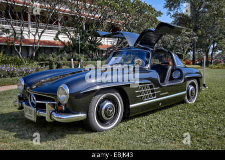 Mercedes Benz 300 SL Gullwing supercar 6,3 litres. Banque D'Images