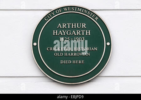Un livre vert sur la plaque de la propriété occupée par Arthur Haygarth, l'historien, ancien joueur de cricket et Harrovian, à Westminster. Banque D'Images