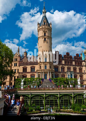 Le château de Schwerin avec l'Orangerie en été, l'Allemagne, de Mecklembourg-Poméranie occidentale, Schwerin Banque D'Images