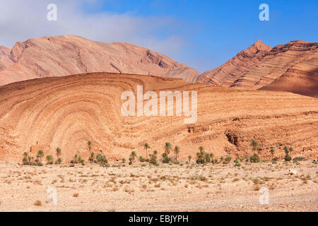 Plis à pente de montagne près de Tata dans le sud du Maroc, Maroc, Antiatlas, Tata Banque D'Images